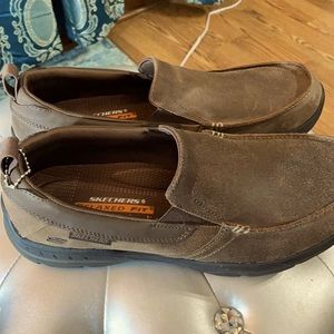 Men’s Skechers size 9